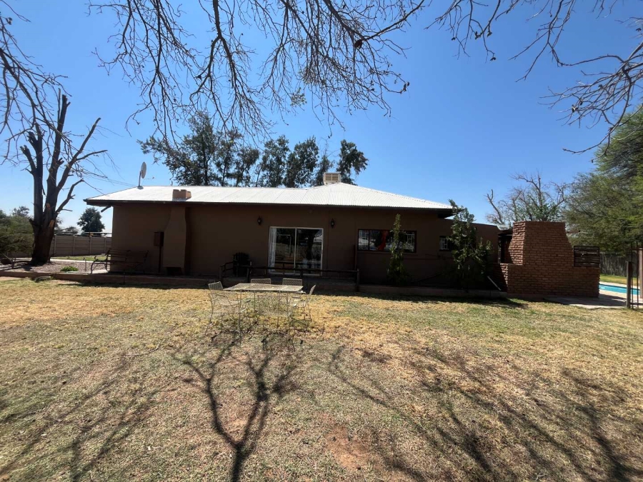 4 Bedroom Property for Sale in Olyfvenhoudtsdrift Northern Cape